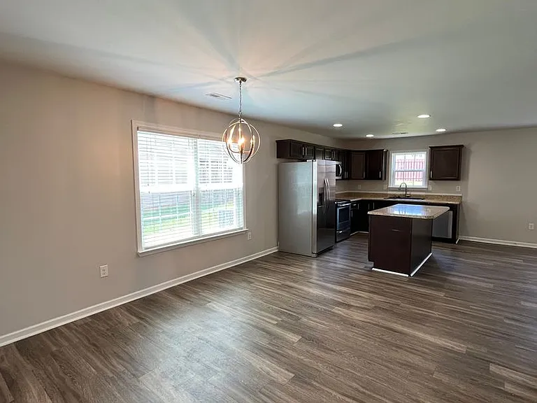 311 Glenlea Ln — Photo 2