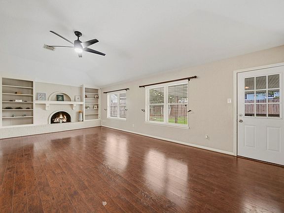 5th image of 2708 Shady Creek Dr