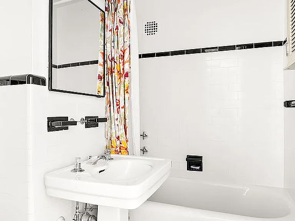 5th image of 140 E 40th St APT 12E