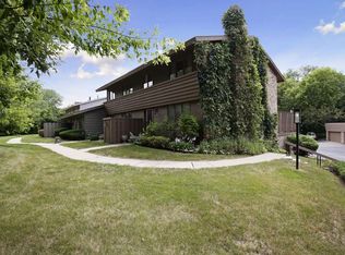 22 Walden St, Burnsville, MN 55337