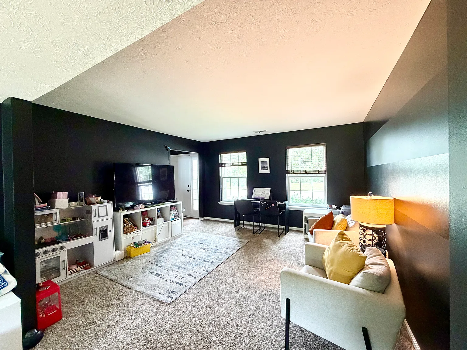 4 bed, 2.5 bath, 2022 sqft, $2,750 — Photo 3
