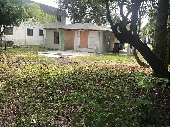 5th image of 611 NE 26th St