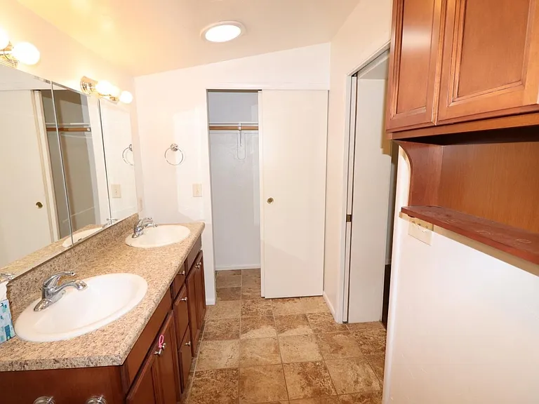 2831 E Edison St — Photo 22