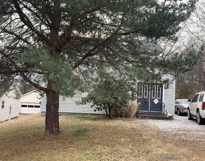 1st image of 1702 Woods Rd