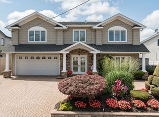 3352 Hewlett Ave, Merrick, NY 11566