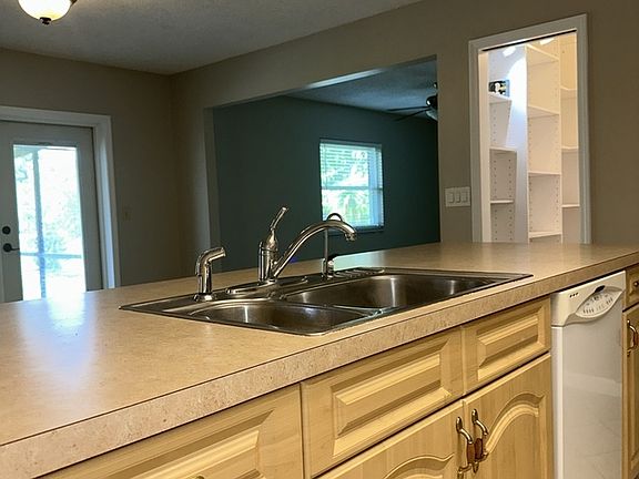 4th image of 4034 Windtree Dr