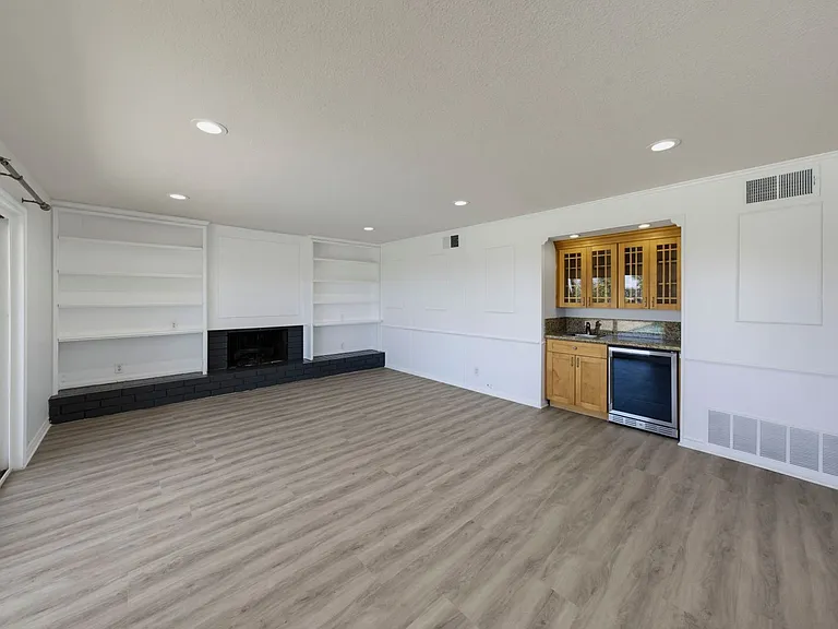 1038 Rimwood Dr — Photo 3