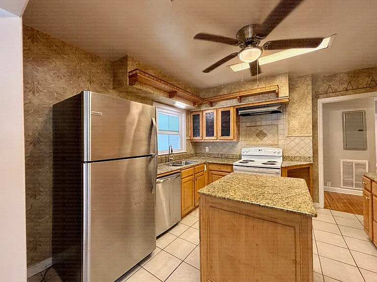2382 Elm Dr — Photo 11