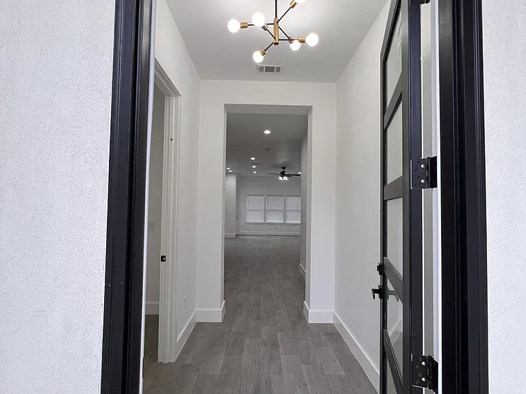 506 E Bryson Ave — Photo 2