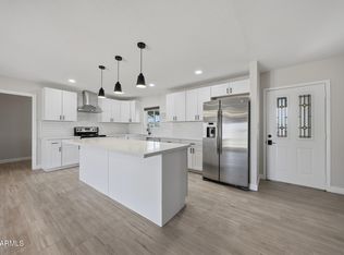 906 W Saint John Rd, Phoenix, AZ 85023