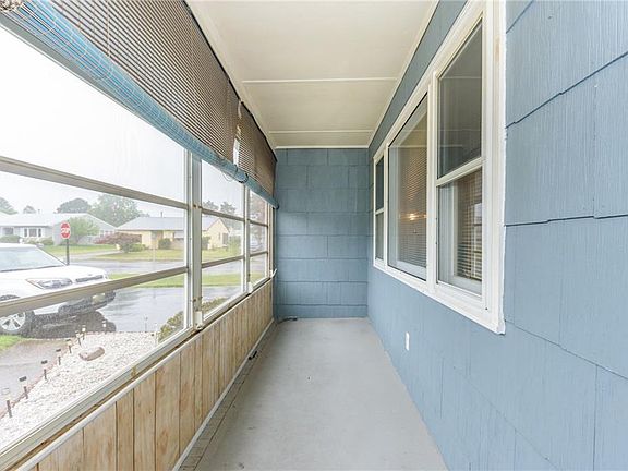 4th image of 1 Shaw Ct