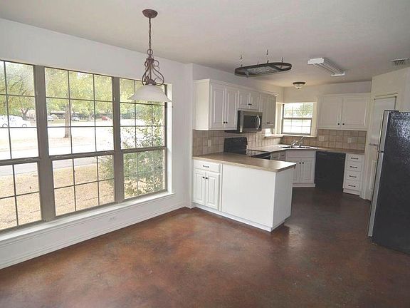 3rd image of 1730 Scenic Dr