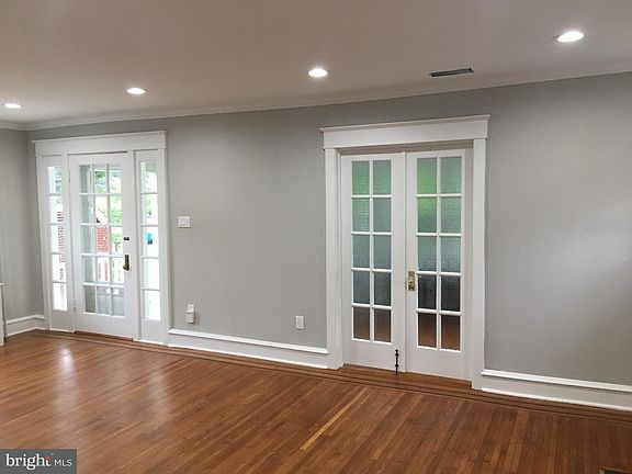 3rd image of 103 N Scott Ave