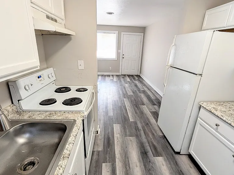 696 Hill St #8 — Photo 5