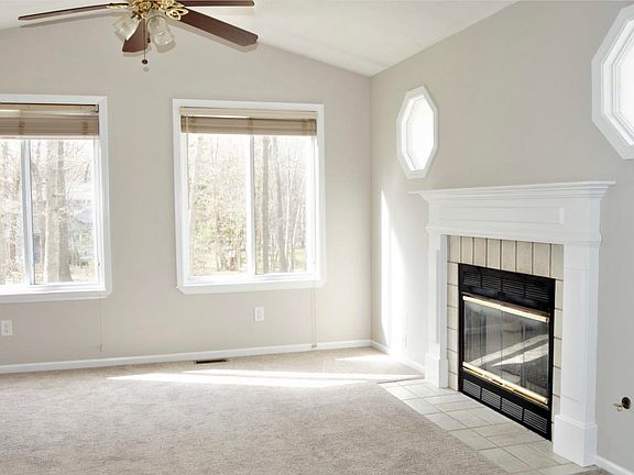 3rd image of 5546 Hall St SE