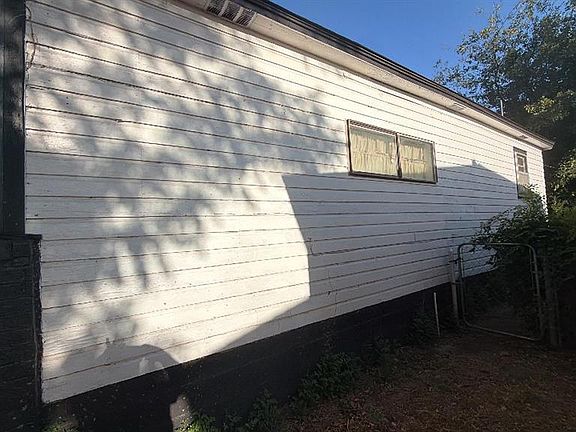 3rd image of 202 E Elder Ave