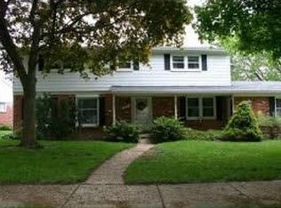 15214 Lakewood Dr, Plymouth, MI 48170