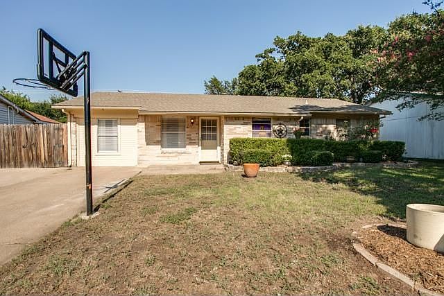 1st image of 14704 Oakwood Ln