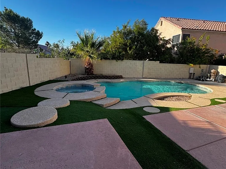 7824 Emerald Harbor Ct — Photo 38