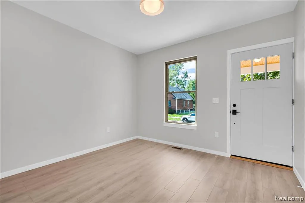 2 bed, 1.0 bath, 1060 sqft, $1,550 — Photo 4