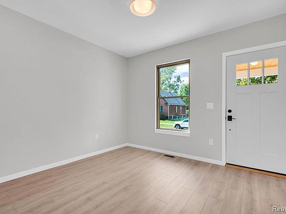 3rd image of 6172 16th St