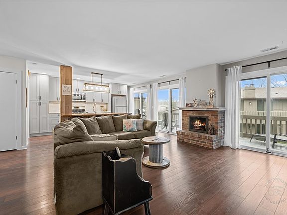 2nd image of 29W431 Emerald Green Dr #24-E