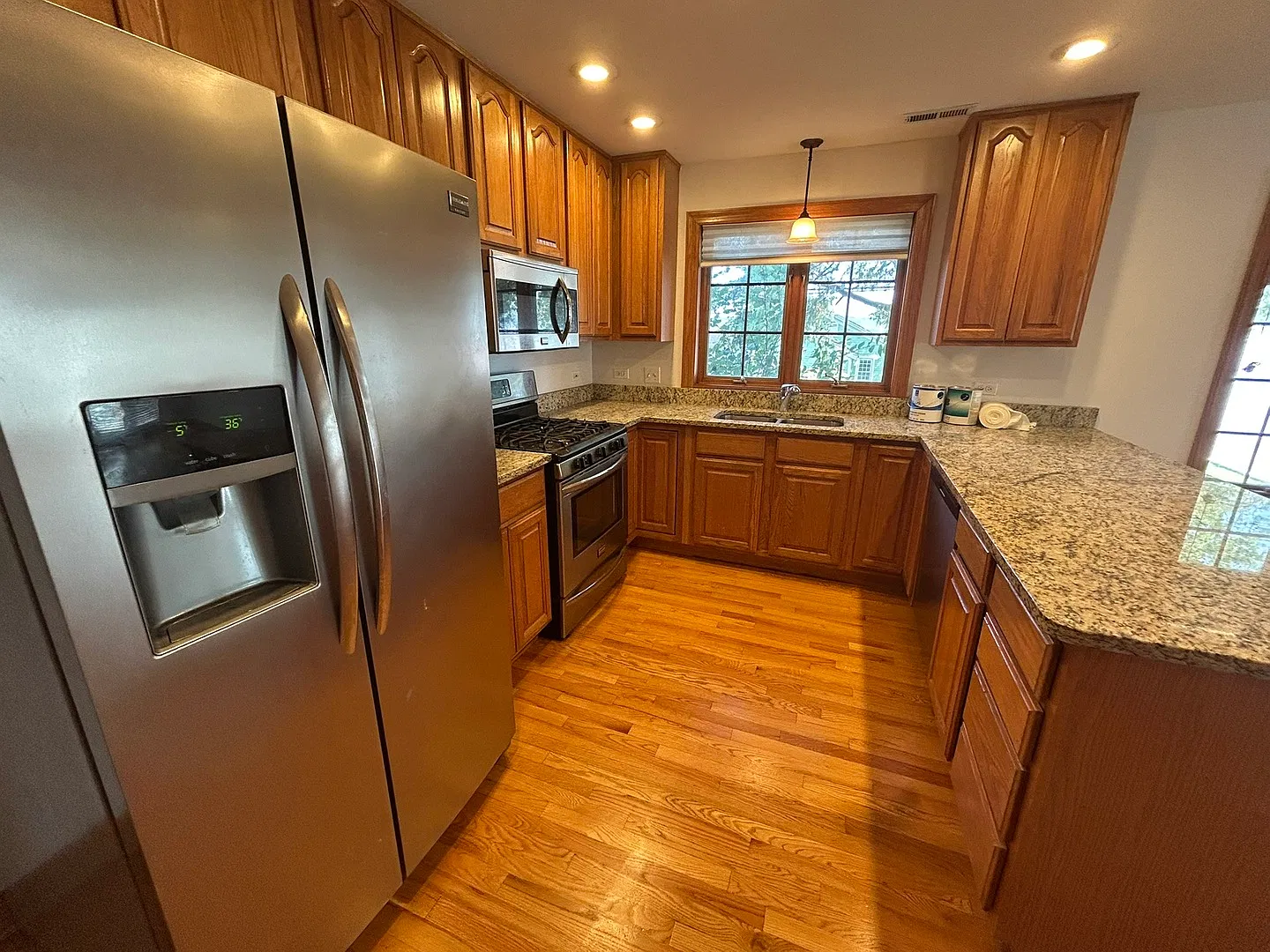 3 bed, 1200 sqft, $2,300 — Photo 4