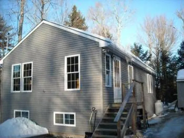 37 Beechwood Dr, Winthrop, ME 04364