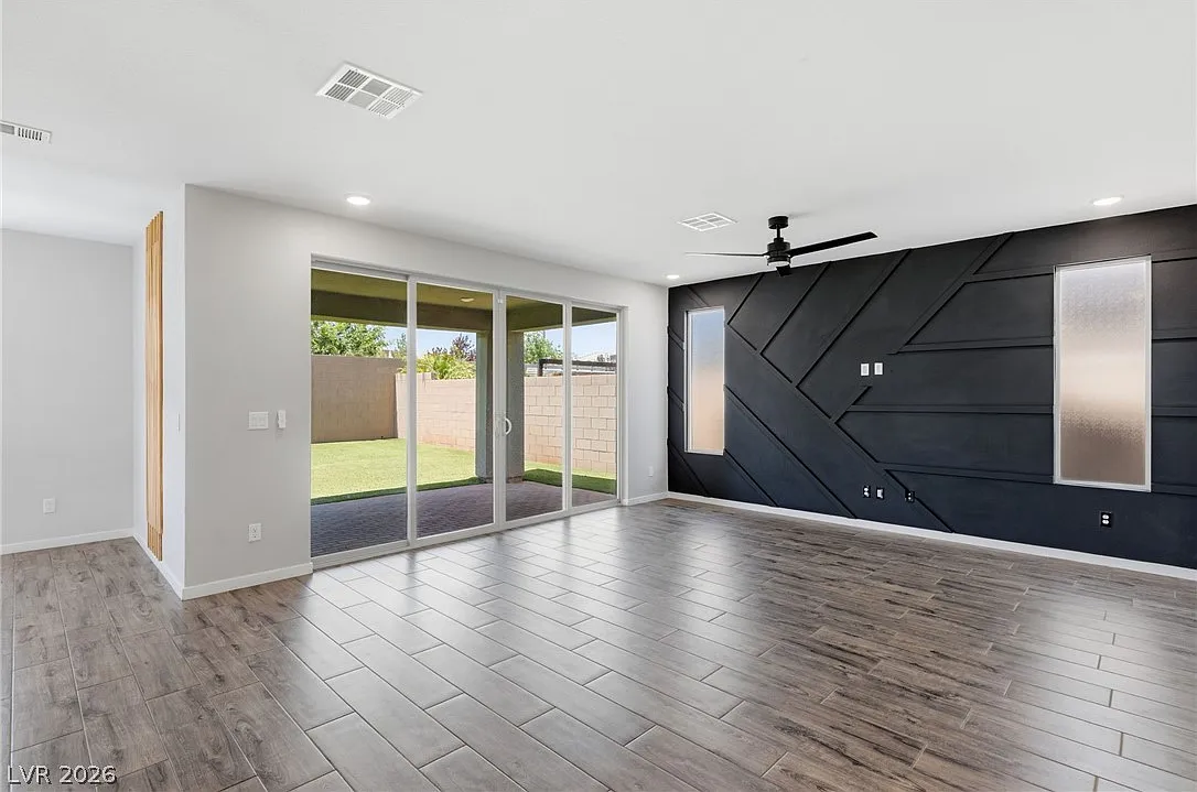 4 bed, 3.0 bath, 2587 sqft, $2,720 — Photo 3