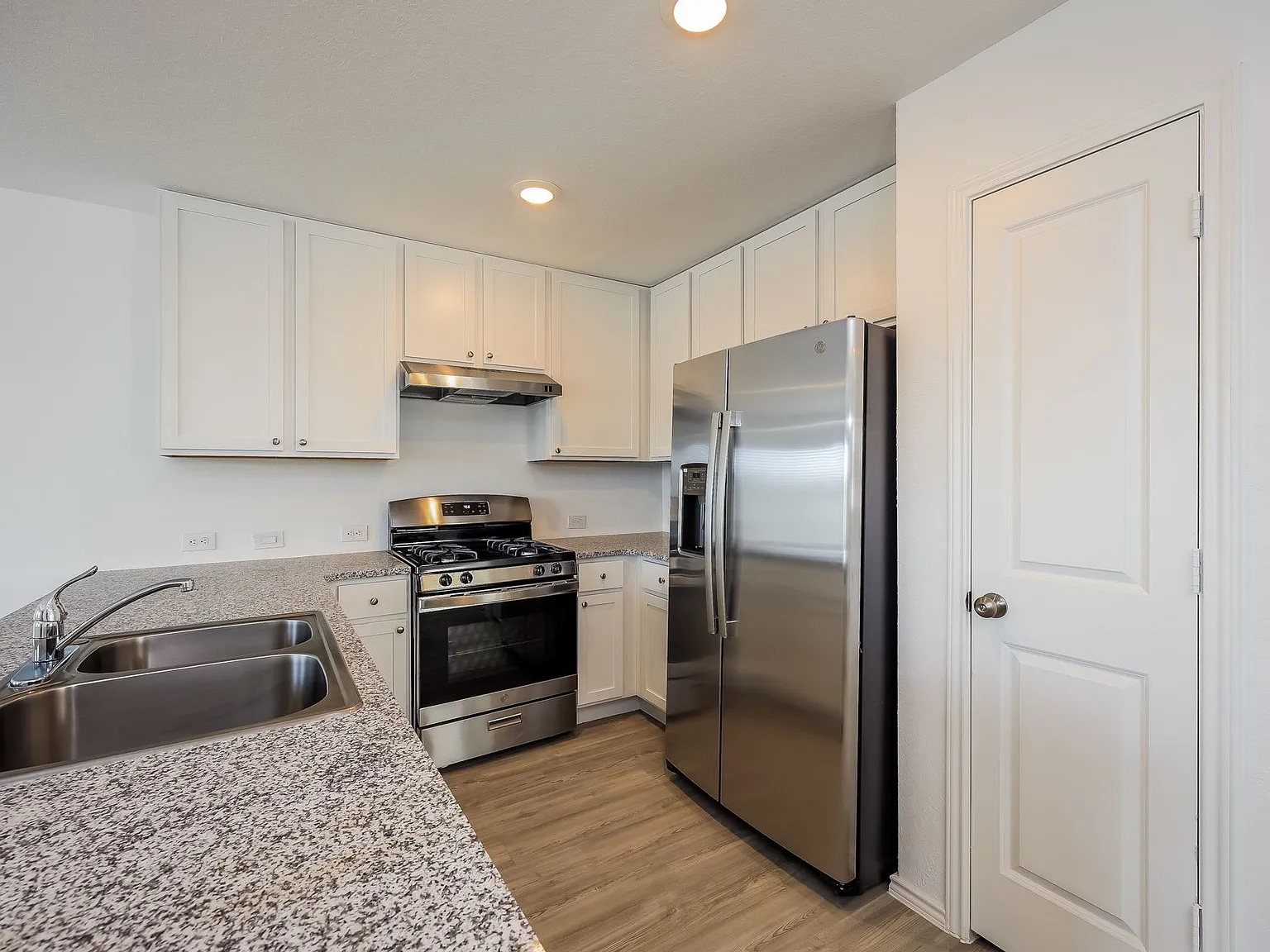 4 bed, 2.0 bath, 1880 sqft, $1,499 — Photo 4