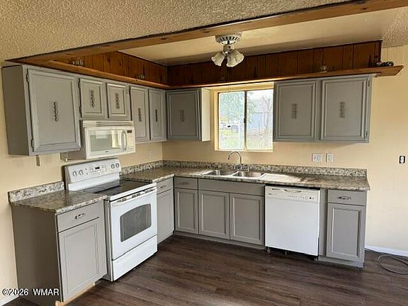 3rd image of 271 E 7th Ave