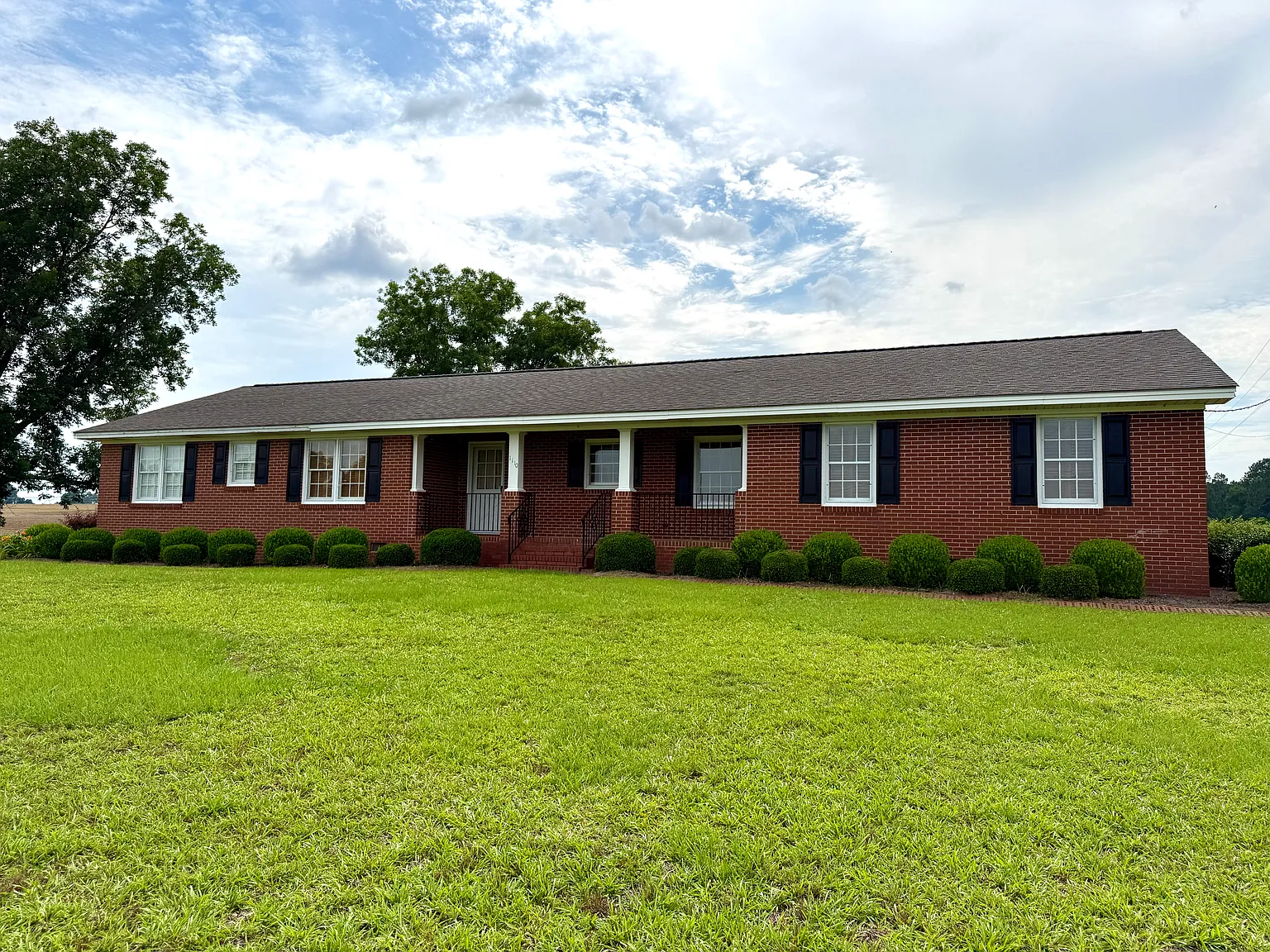 3 bed, 2478 sqft, $1,600 — Photo 1