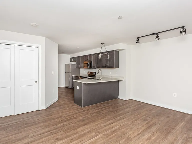 815 Park Ave — Photo 29