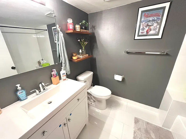 9366 Chelsea Dr N — Photo 12