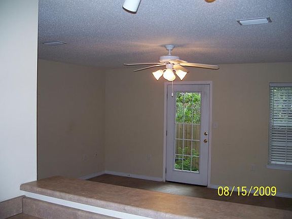 3rd image of 986 Scenic Oak Ln