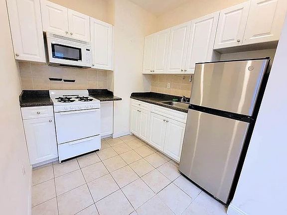 4th image of 408 W 44th St #S