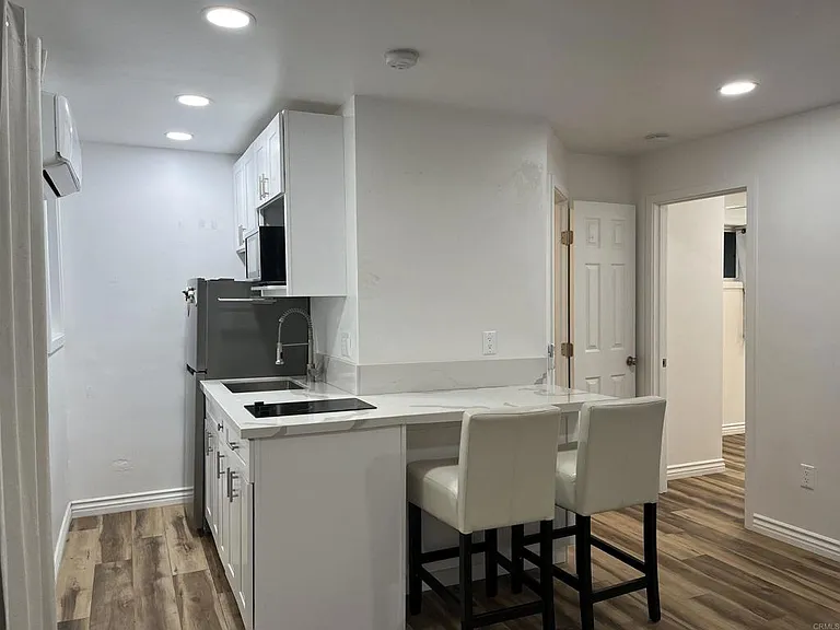 137 Carnation Ave #B — Photo 2