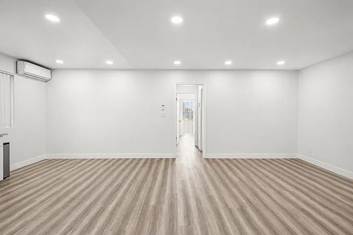 2615 Lake Ave — Photo 3