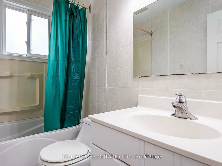 374 Southill Dr — Photo 7