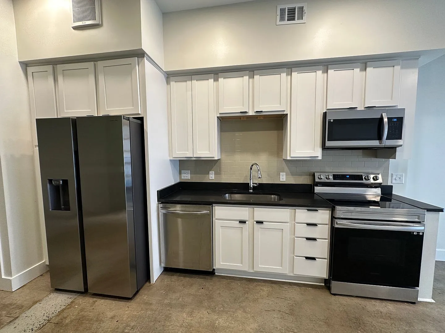 1 bed, 1.0 bath, 640 sqft, $1,175 — Photo 2