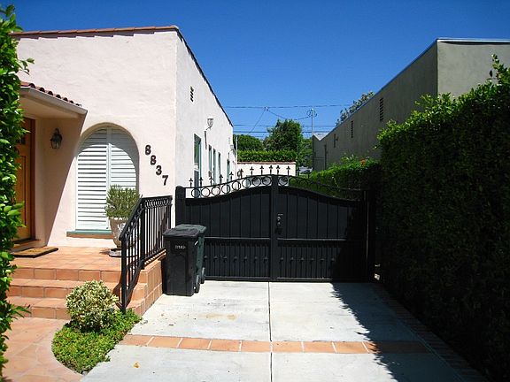 3rd image of 8837 Ashcroft Ave