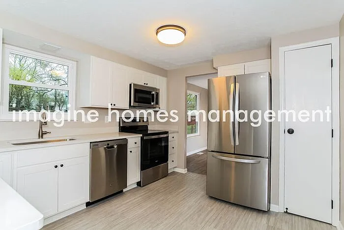 676 Harcourt Dr — Photo 7