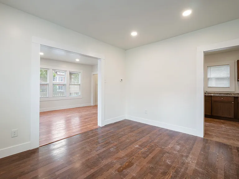 615 W Hollywood — Photo 12