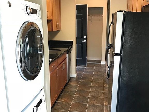 5th image of 2839 Thorndyke Ave W APT 4