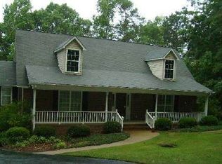 206 E Lake Dr, Sandersville, GA 31082