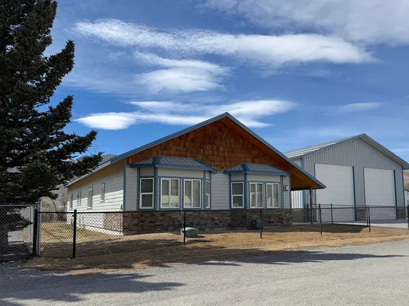 801 Forest Dr, Mackay, ID 83251