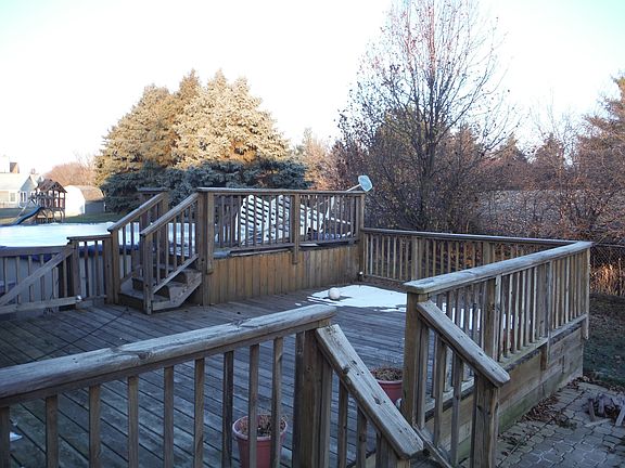 3rd image of 1924 Isle Royal Ln