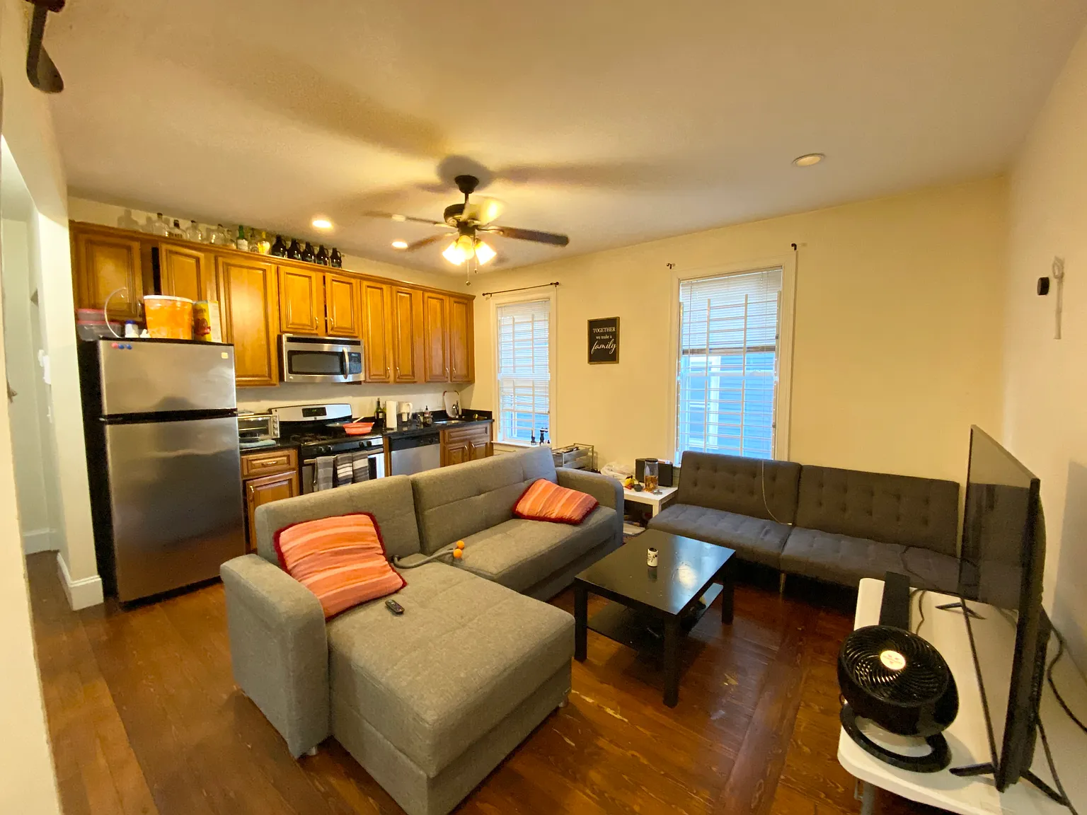 5 bed, 1500 sqft, $6,800 — Photo 2