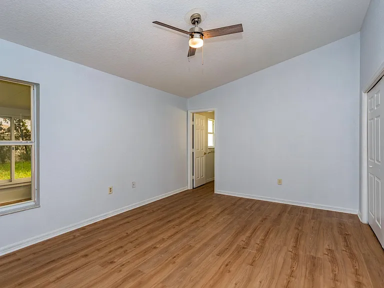 412 Meridian St — Photo 6
