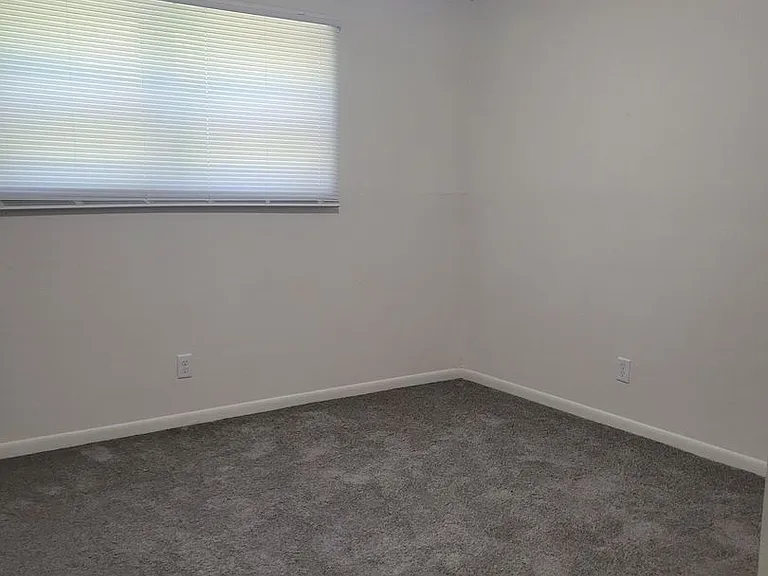 4874 Robin Dr — Photo 6